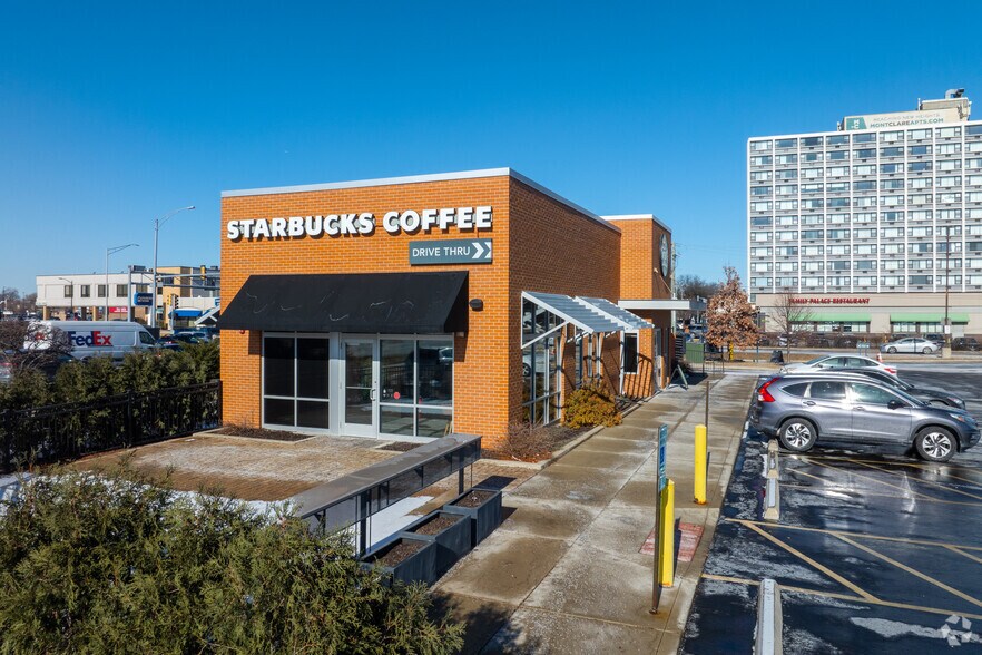 More Photos Of 4747 N Harlem Ave, Harwood Heights General Retail For Lease