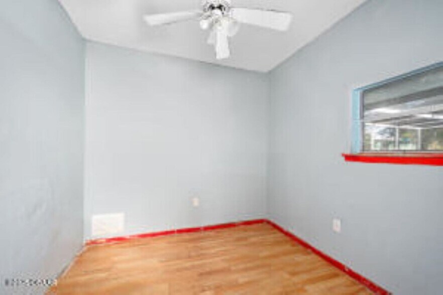More Photos Of 228 W Howry Ave, Deland Storefront Retail Office For Sale