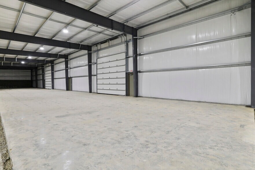 More Photos Of 221 McRand Ct, Hagerstown Light Distribution For Lease
