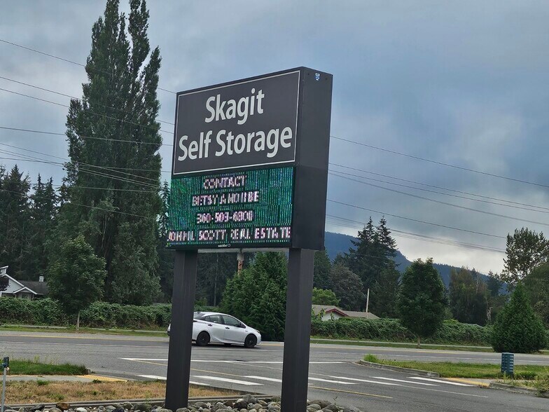 More Photos Of 1320 E Moore St, Sedro Woolley Self Storage For Lease