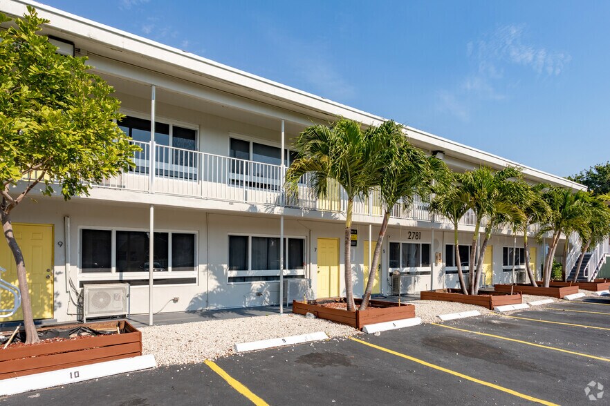 More Photos Of 2781 SW 2nd St, Fort Lauderdale Apartments For Sale