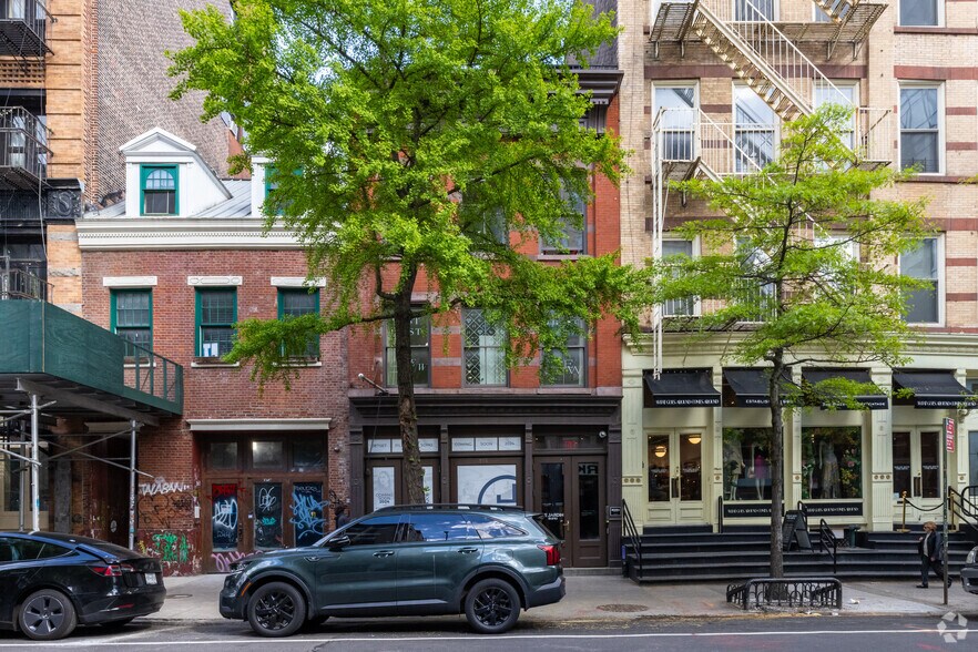 More Photos Of 355 W Broadway, New York Storefront Retail Office For Lease