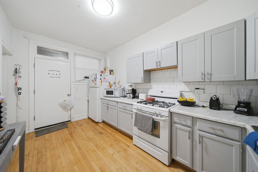 More Photos Of 2038 N Kostner Ave, Chicago Multifamily For Sale