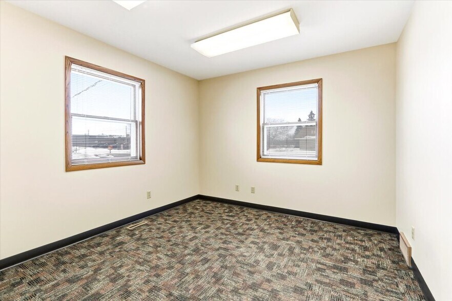 More Photos Of 1910 7th St S, Wisconsin Rapids Office For Sale