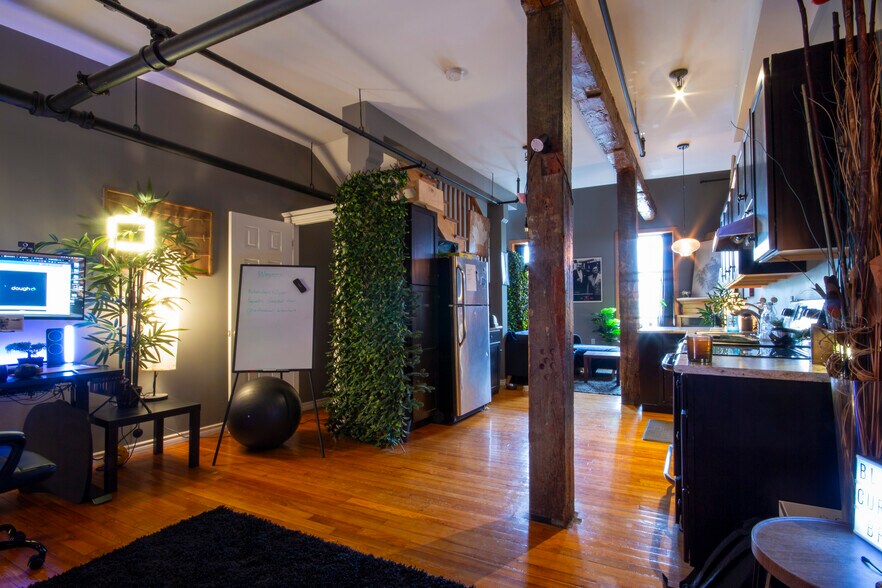 More Photos Of 15 Wellington St N, Hamilton Office For Sale