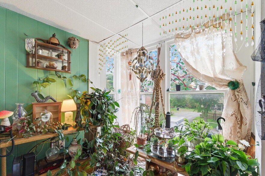 More Photos Of 198 N Main St, Salem Storefront Retail Residential For Sale