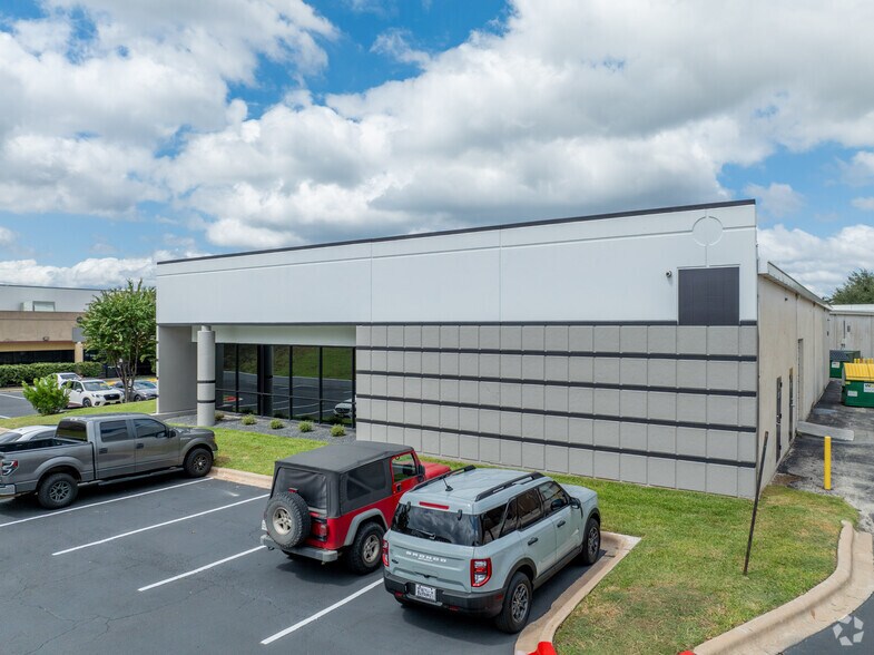 More Photos Of 2113 Wells Branch Pky, Austin Unknown For Lease