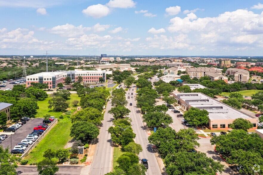 More Photos Of 300 E Sonterra Blvd, San Antonio Unknown For Lease
