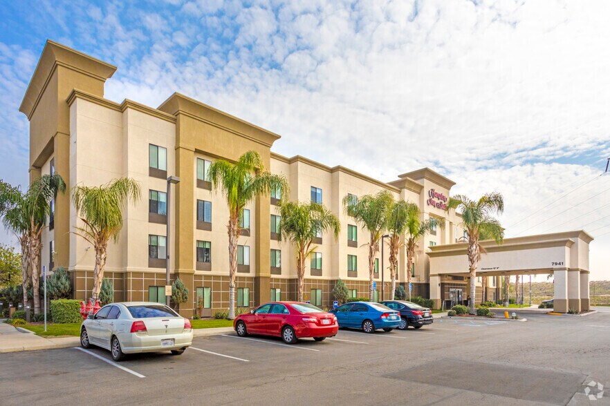 More Photos Of 7941 E Brundage Ln, Bakersfield Hotel For Sale