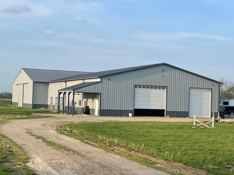 Primary Photo Of 7361 Zane Trail Rd, Circleville Horse Stables For Sale