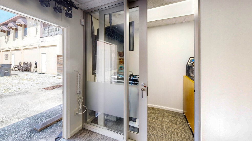 More Photos Of 2020 N Orange Ave, Orlando Storefront Retail Office For Sale