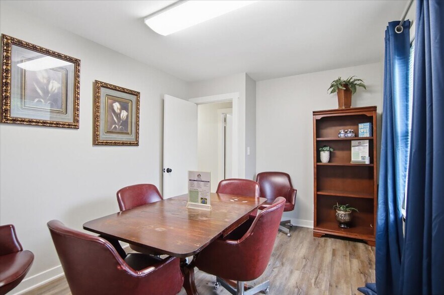 More Photos Of 1002 Oakwood Ave NW, Huntsville Office Residential For Lease