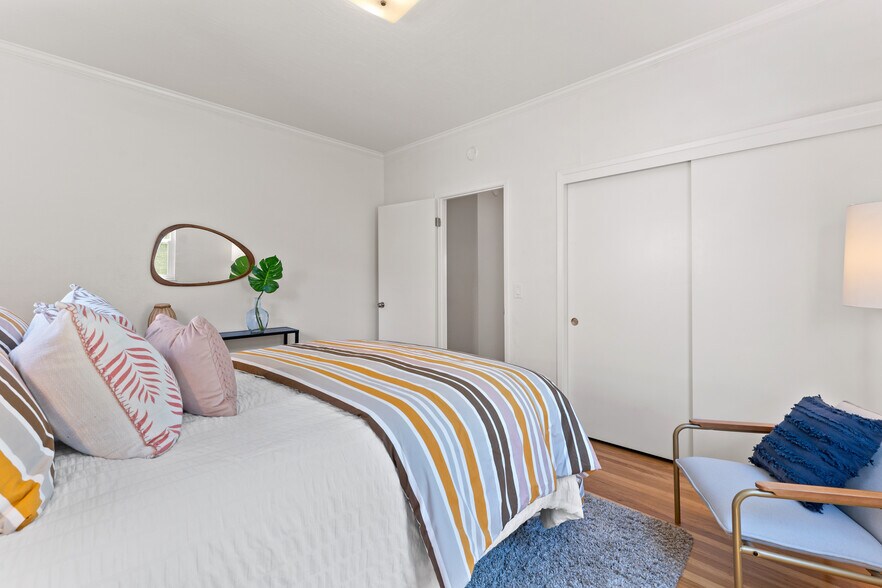 More Photos Of 881 Erie St, Oakland Apartments For Sale