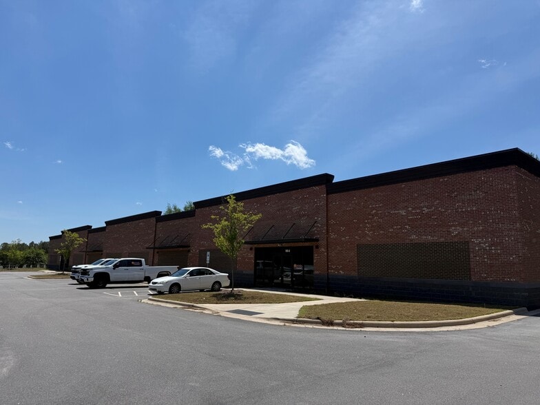 More Photos Of 140 Weathers st, Youngsville Flex For Lease