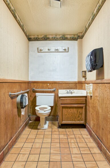 More Photos Of 6022 Pony Express Trl, Pollock Pines Freestanding For Sale