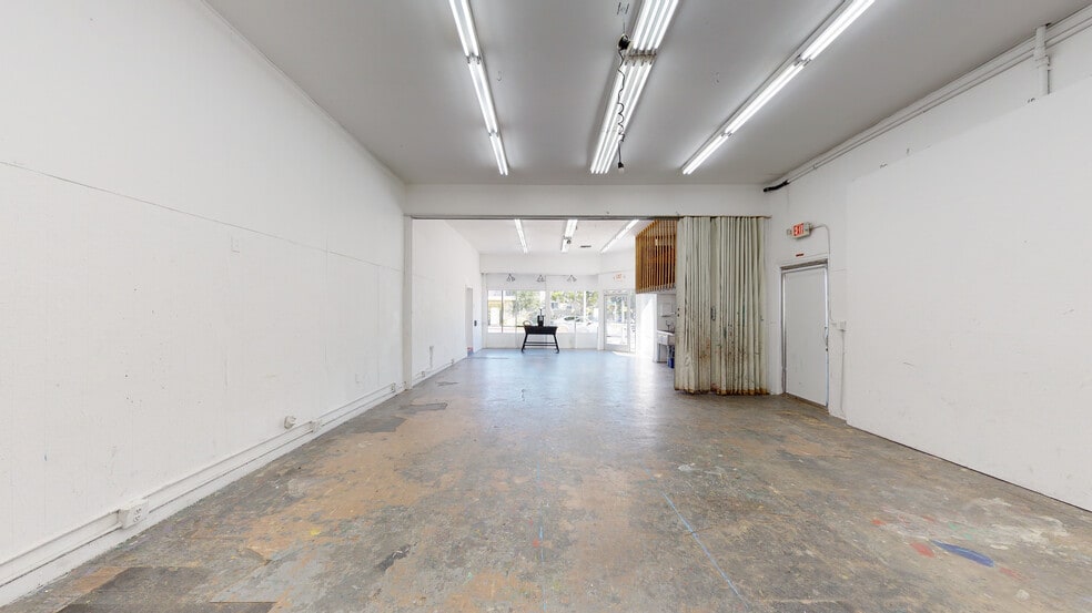 More Photos Of 13031 Montana Ave, Los Angeles Freestanding For Lease