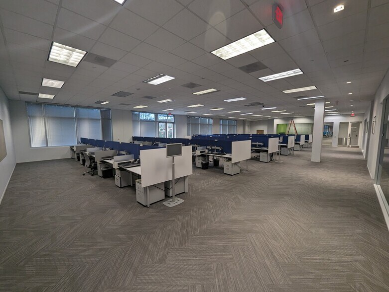 More Photos Of 11410 Greens Crossing Blvd, Houston Light Manufacturing For Sale