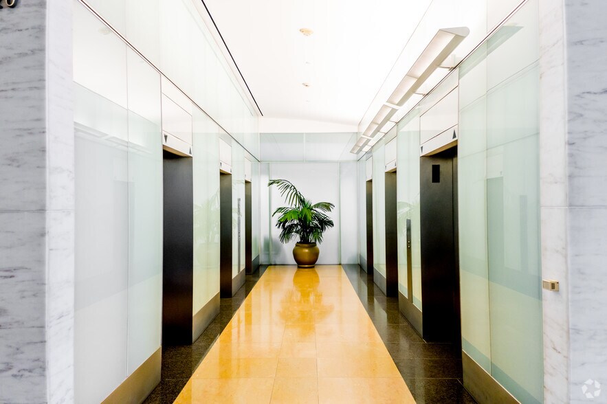 More Photos Of 1901 Avenue of the Stars, Los Angeles Office For Lease