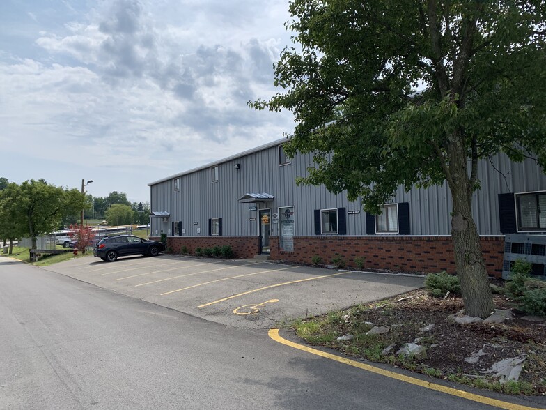 Primary Photo Of 125 Lenzner Ct, Sewickley Warehouse For Lease