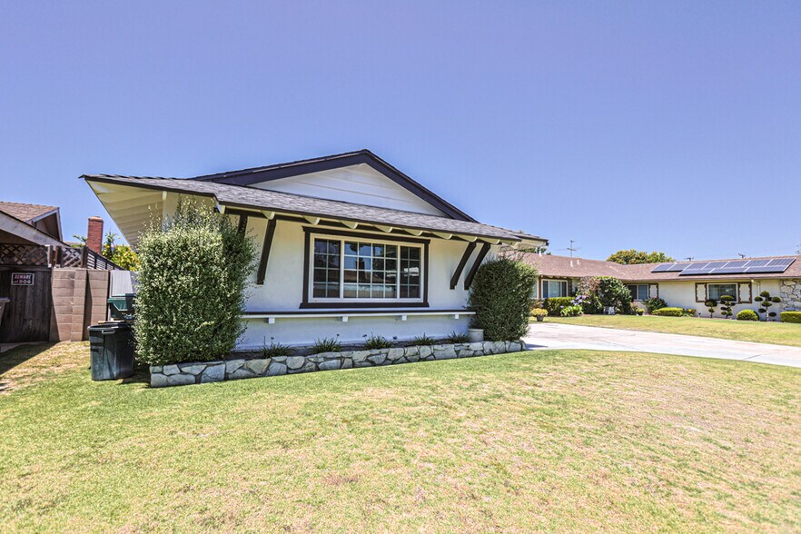 More Photos Of 17819 Bay St, Fountain Valley Specialty For Sale