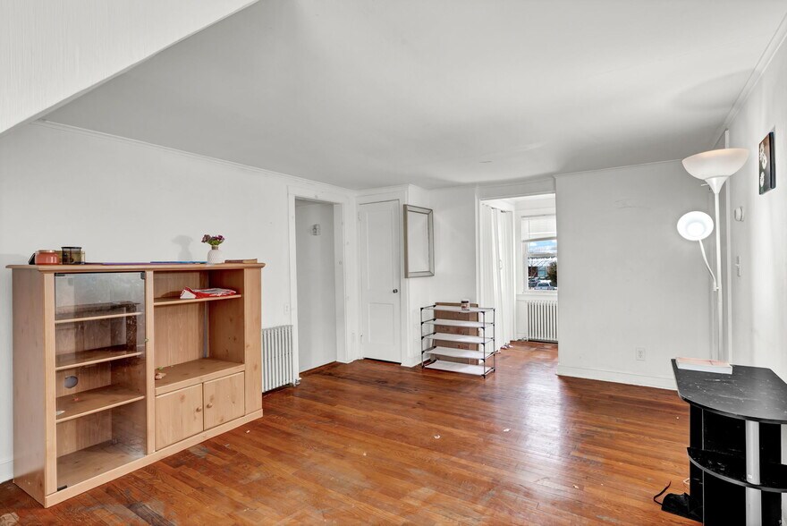 More Photos Of 93 Elm St, Old Saybrook Restaurant For Sale