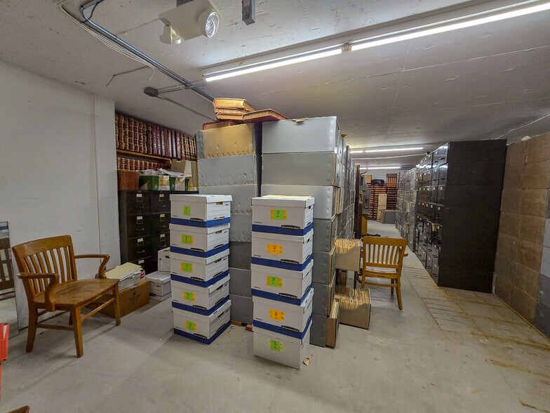 More Photos Of 123 W Highland St, Shawnee Office For Lease