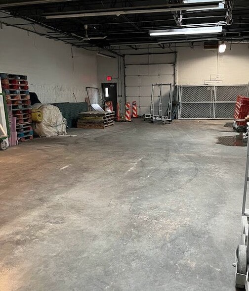 More Photos Of 655 N Central Ave, Wood Dale Warehouse For Lease