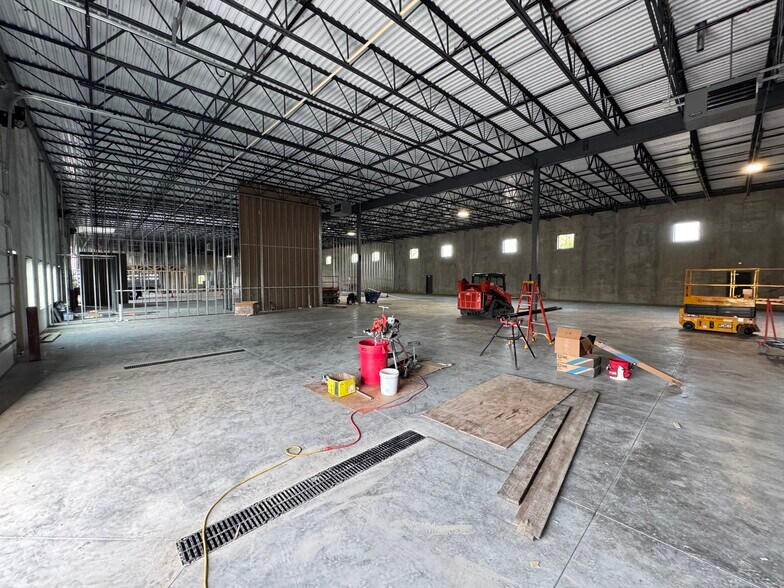 More Photos Of 80 8th St, Waconia Warehouse For Lease