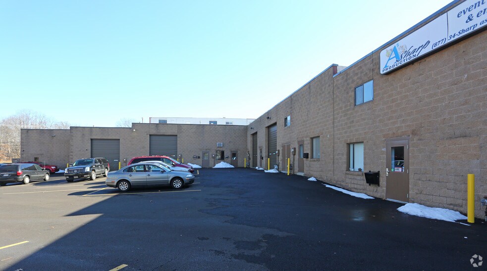Primary Photo Of 86 Tomlinson Rd, Huntingdon Valley Light Distribution For Lease
