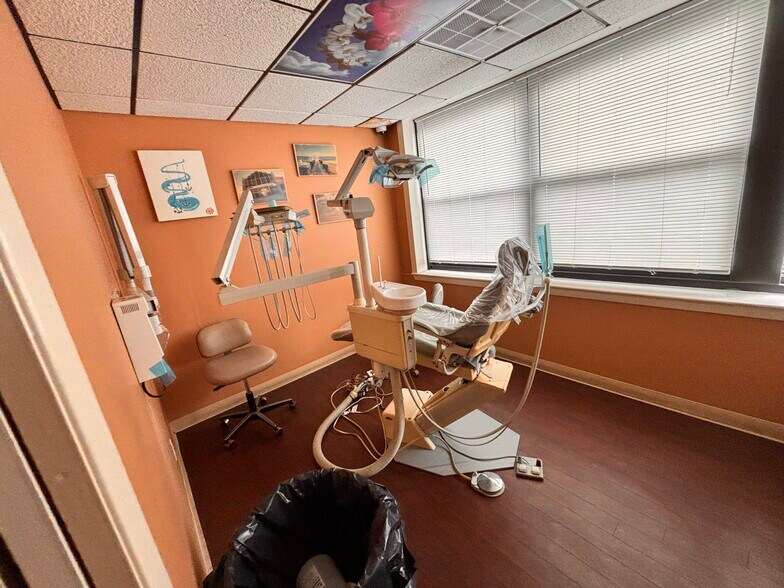 More Photos Of 4900-4902 Bergenline Ave, Union City Storefront Retail Office For Lease