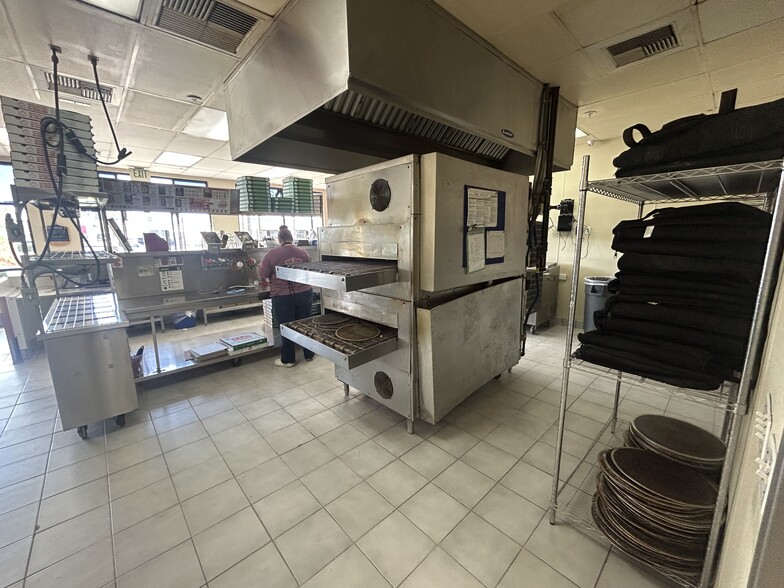 More Photos Of 19008-19022 Beach Blvd, Huntington Beach Freestanding For Lease