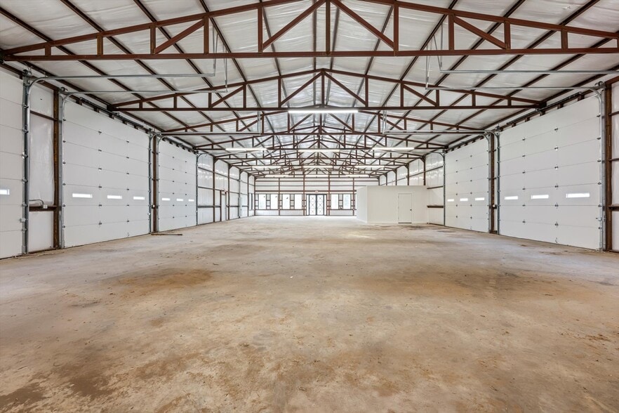 More Photos Of 7725 NE 23rd St, Oklahoma City Warehouse For Lease