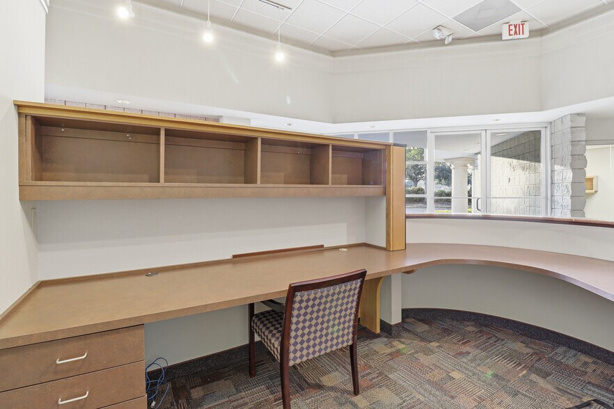 More Photos Of 585 Technology Pky, Lake Mary Office For Sale