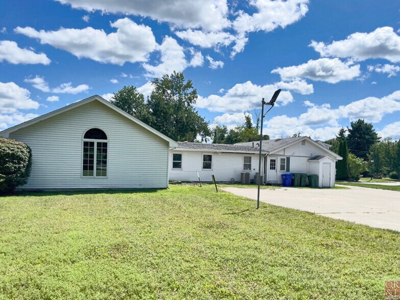 More Photos Of 107 Main St, Hebron Medical For Lease