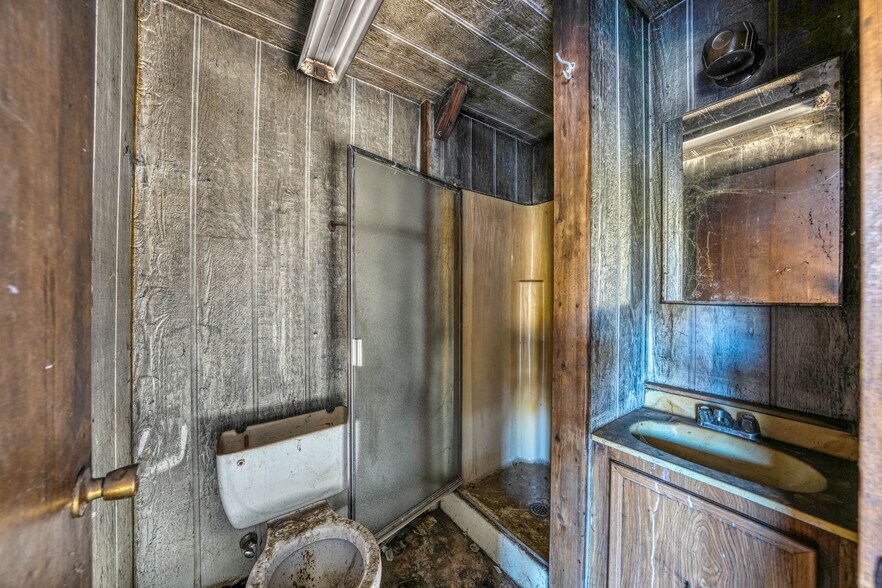 More Photos Of 3527 CA-20 Hwy, Upper Lake Flex For Sale