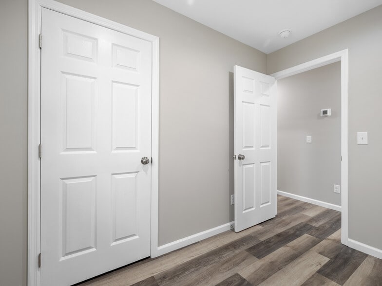 More Photos Of 3261 New Bern Hwy, Jacksonville Light Distribution For Sale