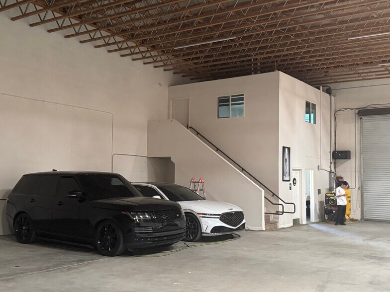 More Photos Of 7626 Balboa Blvd, Van Nuys Warehouse For Lease