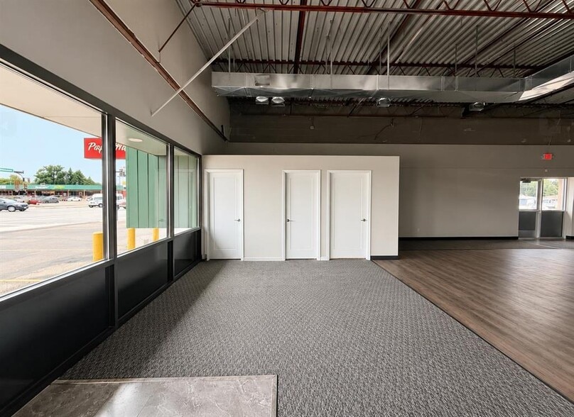 More Photos Of 1601 S Broadway, Minot Freestanding For Lease