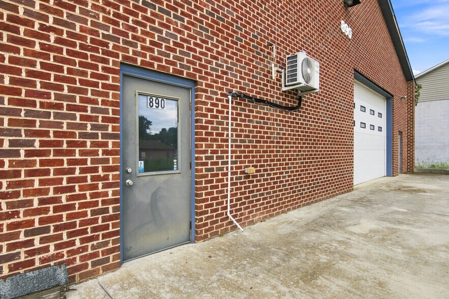 More Photos Of 890 Roanoke St, Christiansburg Warehouse For Lease