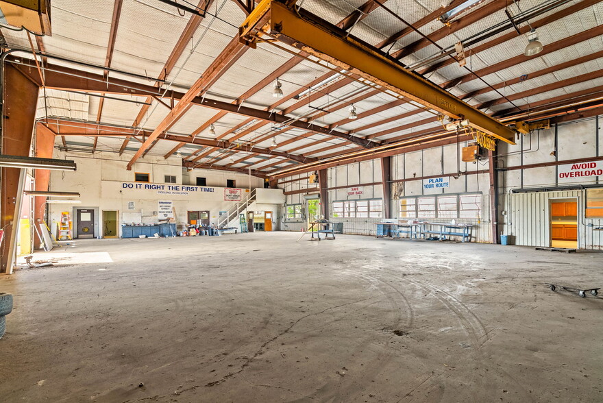 More Photos Of 3806 E Rio Grande St, Victoria Warehouse For Sale