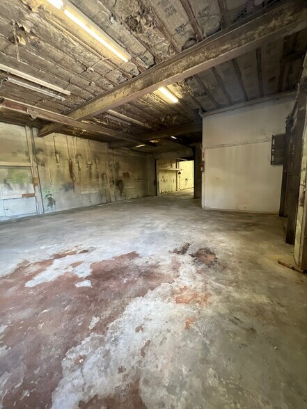 More Photos Of 44 Brooklyn Ave, Massapequa Warehouse For Sale