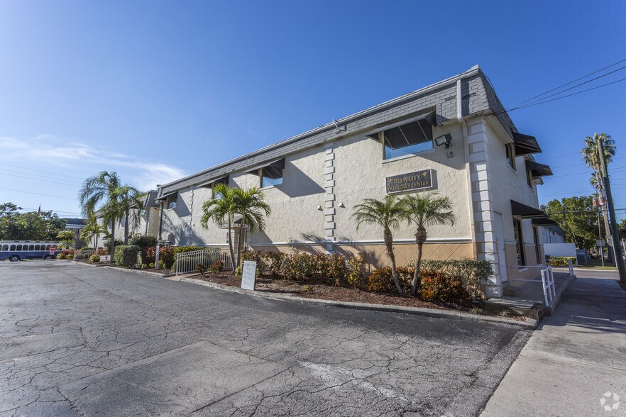 More Photos Of 2502 2nd St, Fort Myers Unknown For Lease