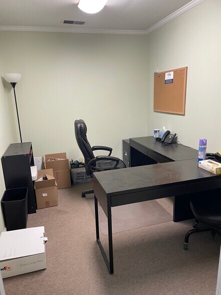 More Photos Of 1947 Bancroft St, Charlotte Warehouse For Lease