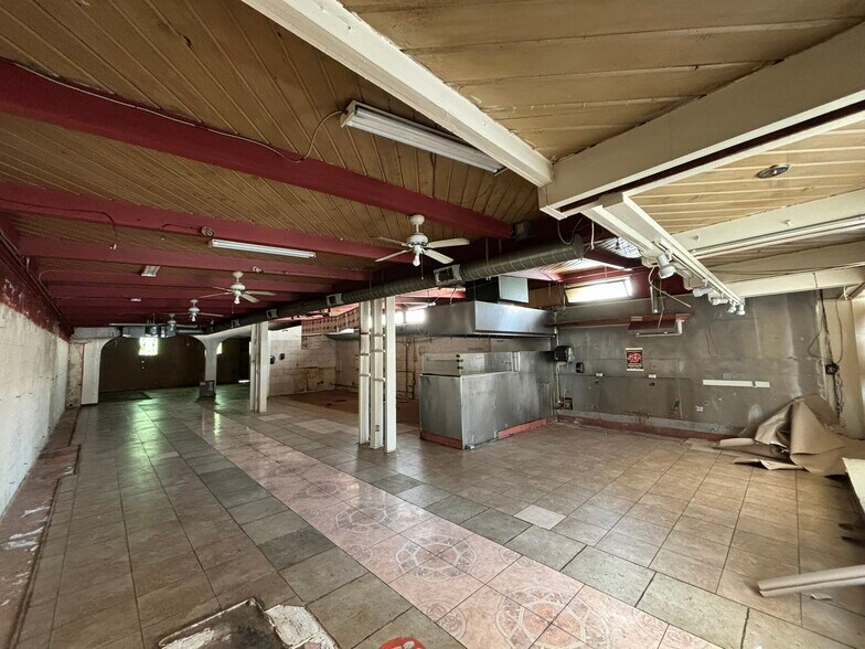 More Photos Of 14445 Big Basin Way, Saratoga Storefront For Lease