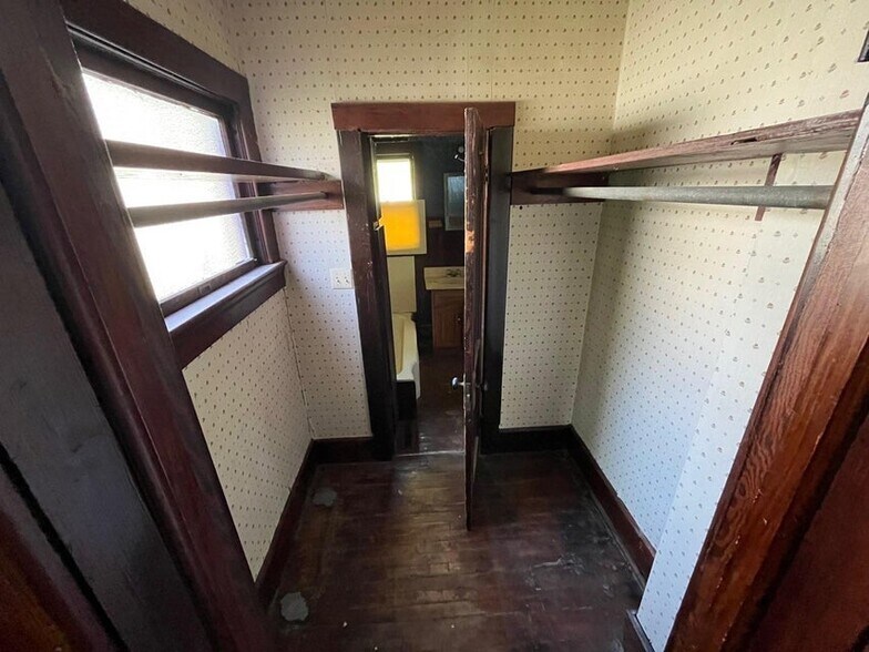 More Photos Of 203 E Delaware St, Decatur Multifamily For Sale