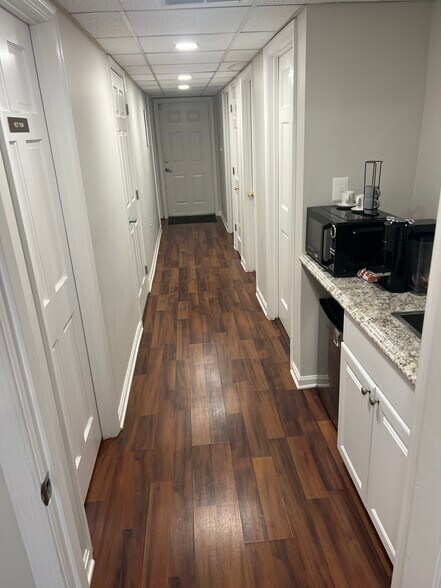 More Photos Of 6491 Main St, The Plains Medical For Lease