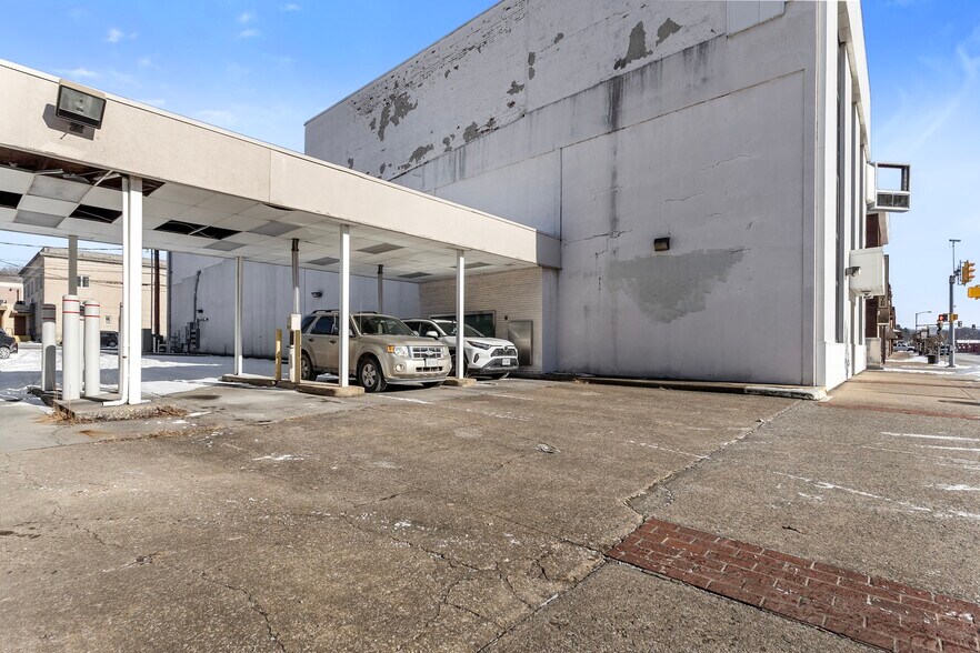 More Photos Of 702 Park Ave NW, Norton Office For Sale