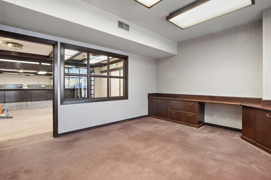 More Photos Of 601 Ferry St, Martinez Bank For Lease