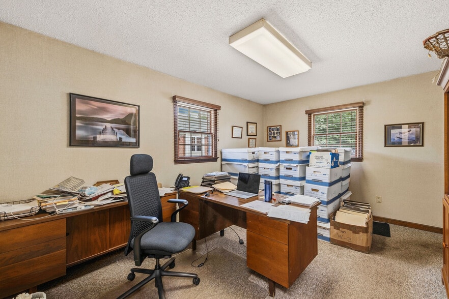 More Photos Of 690 Davison Rd, Lockport Office For Sale