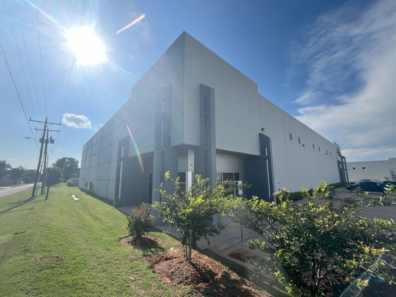 More Photos Of 4700 SW 25th Cir, Oklahoma City Warehouse For Lease